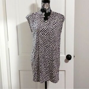 Sleeveless Black and White Patterned Top